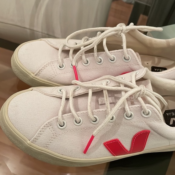 VEJA Esplar Canvas Sneakers | Fluorescent pink US6 - Picture 7 of 8